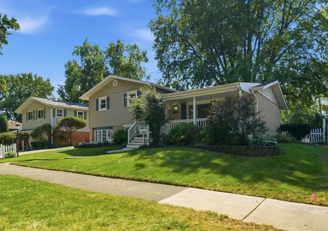 Photo 3 of Single family home for sale at 15124 Hillside Ave, Oak Forest, IL 60452 | MLS# 12751718 | Listing updated on 2026-09-07