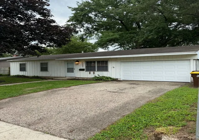Photo 2 of Single family home for sale at 1007 Kingsley Dr, Machesney Park, IL 61115 | MLS# 12751728 | Listing updated on 2026-09-21