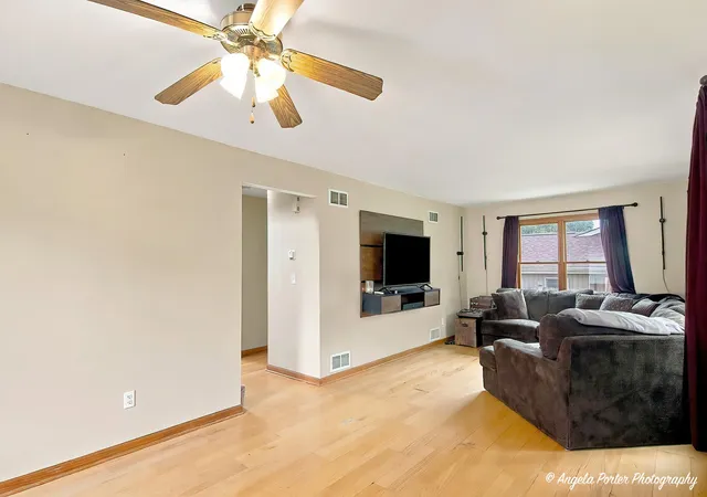 Photo 3 of Single family home for sale at 3848 E Solon Rd, Richmond, IL 60071 | MLS# 12751740 | Listing updated on 2026-10-02