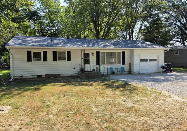 Single family home for sale at 108 N Linton St, Odin, IL 62870 | MLS# 12751749