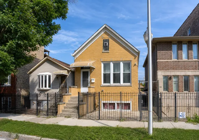 Single family home for sale at 510 W 32nd Street, Chicago, IL 60616 | MLS# 12751754
