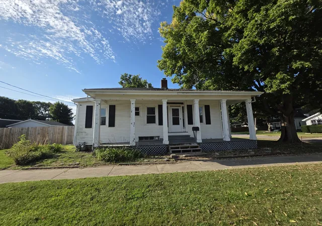 Single family home for sale at 627 W Jefferson St, Ottawa, IL 61350 | MLS# 12751760