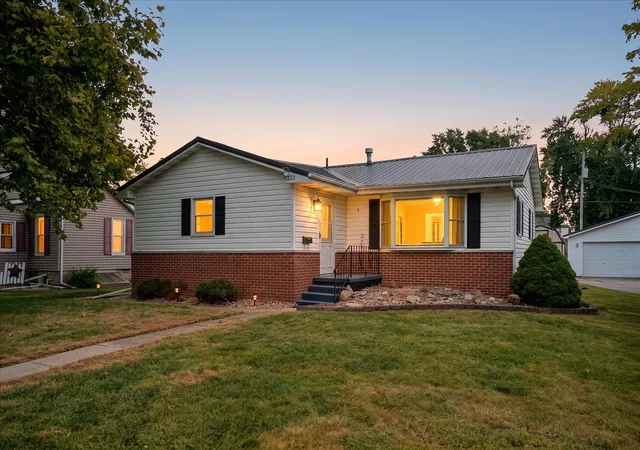 Photo 1 of Single family home for sale at 220 S State St, Gibson City, IL 60936 | MLS# 12751775 | Listing updated on 2026-10-09