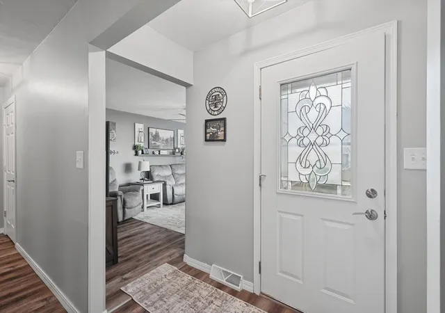 Photo 3 of Single family home for sale at 220 S State St, Gibson City, IL 60936 | MLS# 12751775 | Listing updated on 2026-10-09