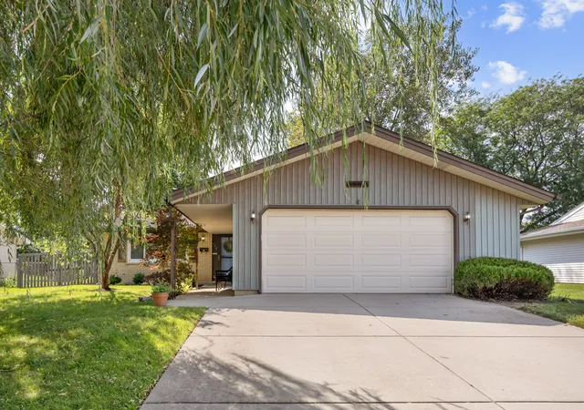 Photo 1 of Single family home for sale at 124 Patricia Dr, Schaumburg, IL 60193 | MLS# 12751804 | Listing updated on 2026-09-08