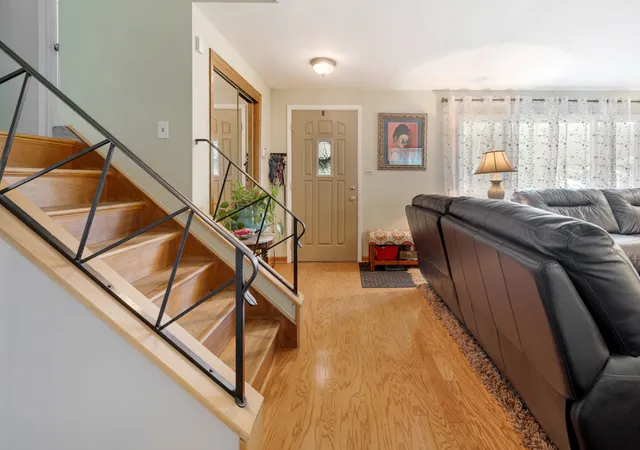 Photo 3 of Single family home for sale at 124 Patricia Dr, Schaumburg, IL 60193 | MLS# 12751804 | Listing updated on 2026-09-08