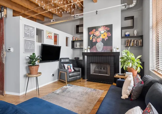 Listing Photo 5 - Condo for sale in building located at 616 W Fulton St, Chicago, IL 60661 - Unit #519
