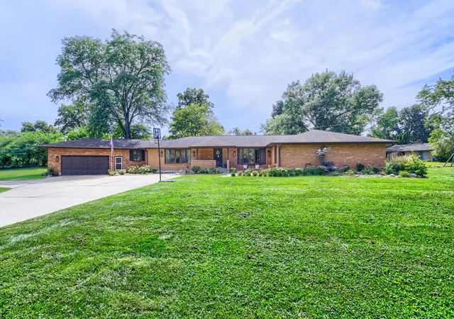 Photo 1 of Single family home for sale at 1803 Paula Ct, Sleepy Hollow, IL 60118 | MLS# 12751819 | Listing updated on 2026-09-17