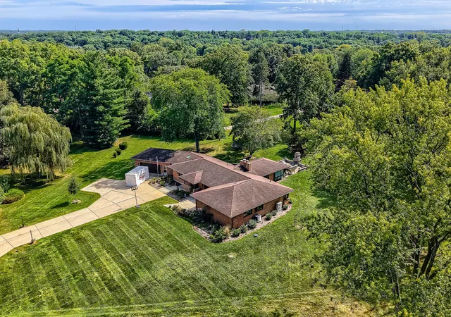Photo 3 of Single family home for sale at 1803 Paula Ct, Sleepy Hollow, IL 60118 | MLS# 12751819 | Listing updated on 2026-09-17