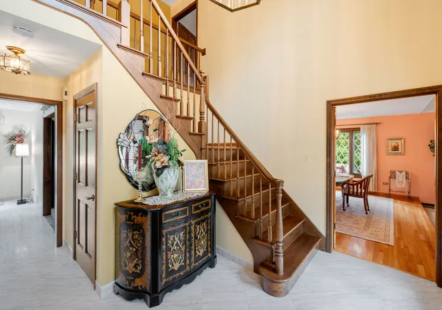 Photo 3 of Single family home for sale at 521 Forest Mews Dr, Oak Brook, IL 60523 | MLS# 12751856 | Listing updated on 2026-09-25