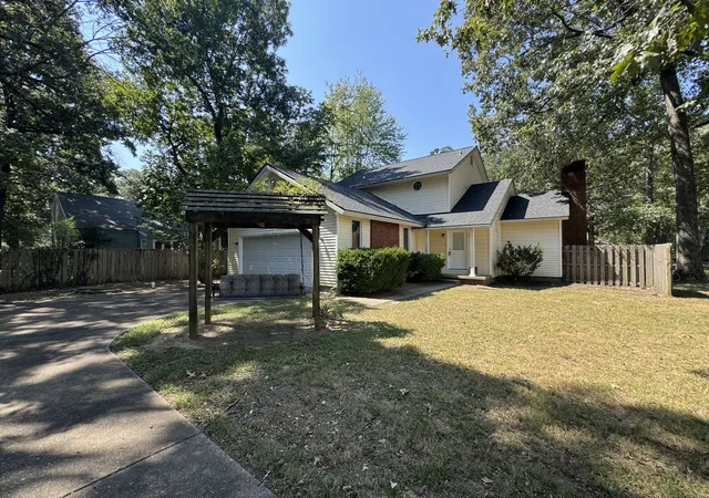 Photo 3 of Single family home for sale at 2 Hickory Ln, Metropolis, IL 62960 | MLS# 12751861 | Listing updated on 2026-10-05