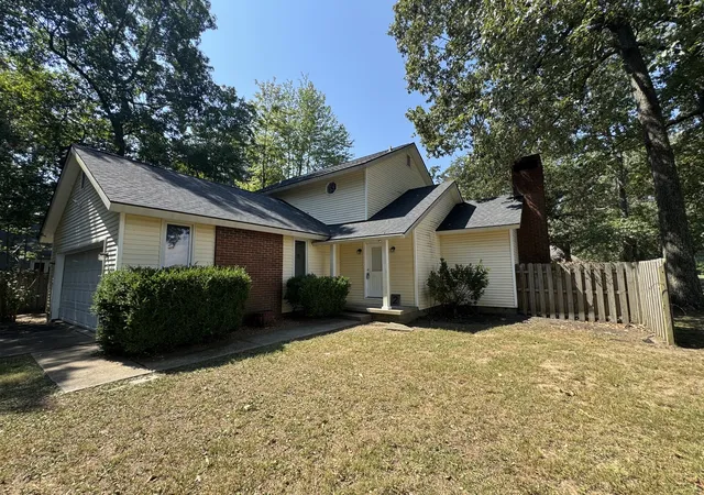 Photo 3 of Single family home for sale at 2 Hickory Ln, Metropolis, IL 62960 | MLS# 12751861 | Listing updated on 2026-10-05