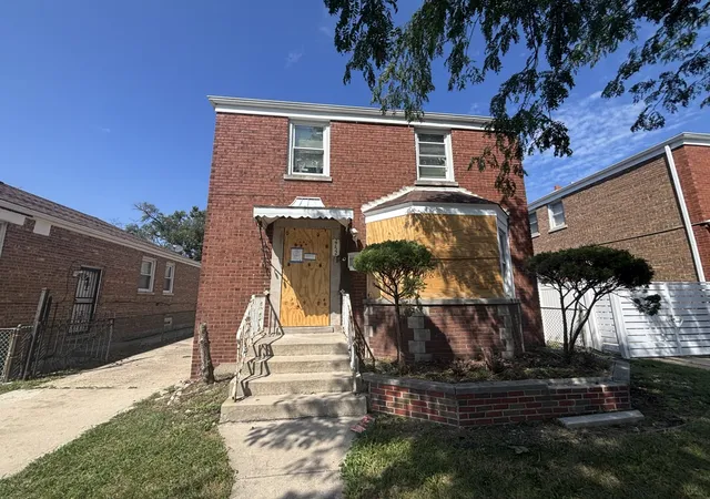Photo 2 of Sale Pending at 2752 W 83rd Street, Chicago, IL 60652 | MLS# 12751866 | Listing updated on 2026-10-04