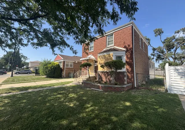 Photo 3 of Sale Pending at 2752 W 83rd Street, Chicago, IL 60652 | MLS# 12751866 | Listing updated on 2026-10-04