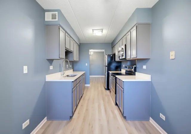Listing Photo 4 - Condo for sale in building located at 9357 Landings Ln, Des Plaines, IL 60016 - Unit #401