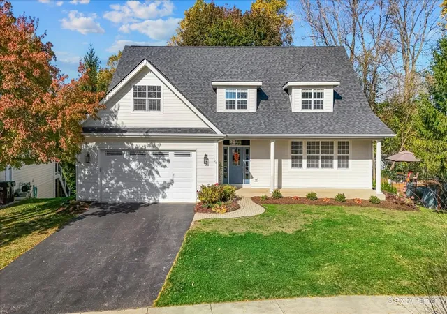 Photo 1 of Single family home for sale at 524 Tower Pl, Fox River Grove, IL 60021 | MLS# 12751883 | Listing updated on 2026-10-30