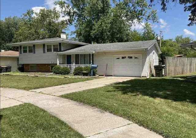 Photo 2 of Single family home for sale at 18917 Lorenz Ave, Lansing, IL 60438 | MLS# 12751893 | Listing updated on 2026-09-05
