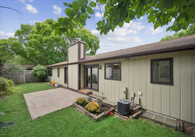 Photo 2 of Single family home for sale at 1464 Estate Ln, Glenview, IL 60025 | MLS# 12751911 | Listing updated on 2026-09-23