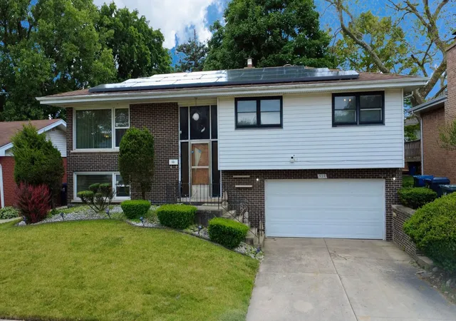Photo 1 of Single family home for sale at 539 E 169th Street, South Holland, IL 60473 | MLS# 12751935 | Listing updated on 2026-09-23