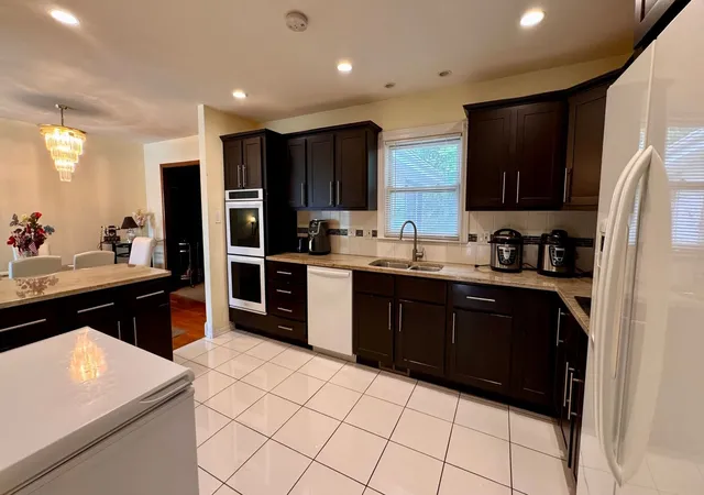Photo 3 of Single family home for sale at 539 E 169th Street, South Holland, IL 60473 | MLS# 12751935 | Listing updated on 2026-09-23
