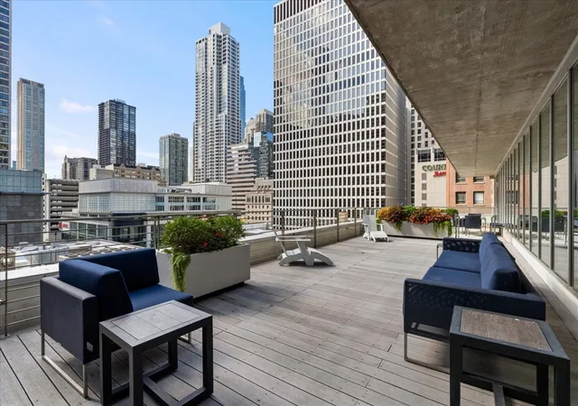 Listing Photo 2 - Condo for sale in building located at 550 N Saint Clair St, Chicago, IL 60611 - Unit #1302