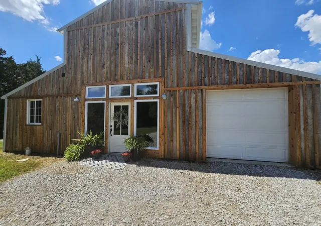Photo 2 of Single family home for sale at 2673 County Farm Rd, Salem, IL 62881 | MLS# 12751942 | Listing updated on 2026-10-02