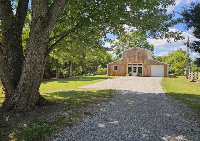 Photo 3 of Single family home for sale at 2673 County Farm Rd, Salem, IL 62881 | MLS# 12751942 | Listing updated on 2026-10-02