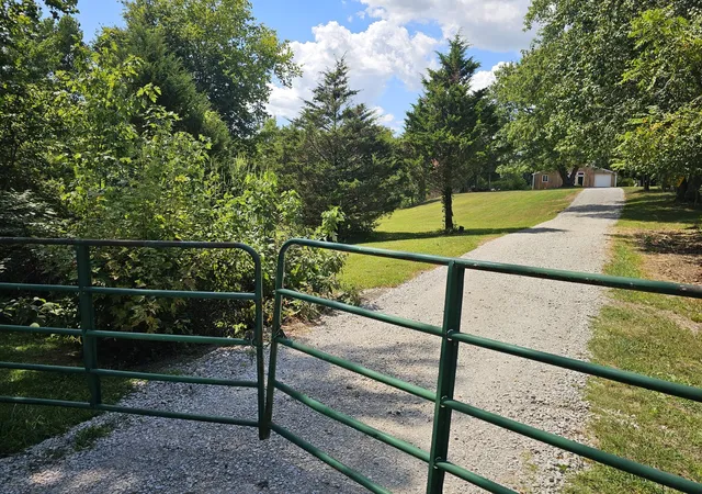 Photo 3 of Single family home for sale at 2673 County Farm Rd, Salem, IL 62881 | MLS# 12751942 | Listing updated on 2026-10-29