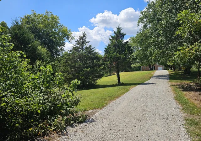 Photo 4 of Single family home for sale at 2673 County Farm Rd, Salem, IL 62881 | MLS# 12751942 | Listing updated on 2026-10-29