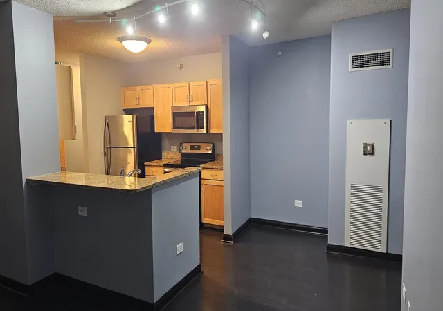 Photo 4 of Condo for sale at 222 N Columbus Dr #3102, Chicago, IL 60601 | MLS# 12751948 | Listing updated on 2026-09-14