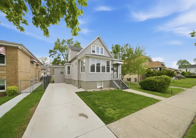 Photo 2 of Single family home for sale at 814 S 11th Avenue, Maywood, IL 60153 | MLS# 12751950 | Listing updated on 2026-10-02