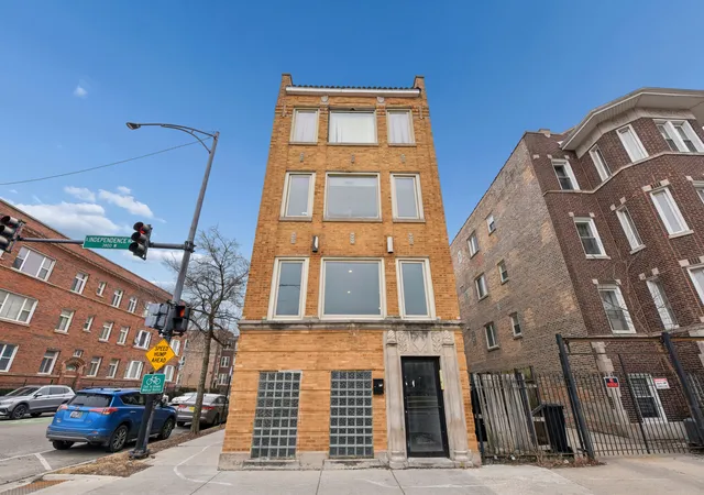 Photo 2 of Townhouse for sale at 801 S Independence Blvd #1, Chicago, IL 60624 | MLS# 12751967 | Listing updated on 2026-09-14