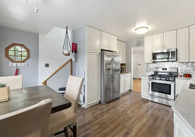 Photo 4 of Single family home for sale at 2170 Laura Ln, Des Plaines, IL 60018 | MLS# 12751968 | Listing updated on 2026-09-22