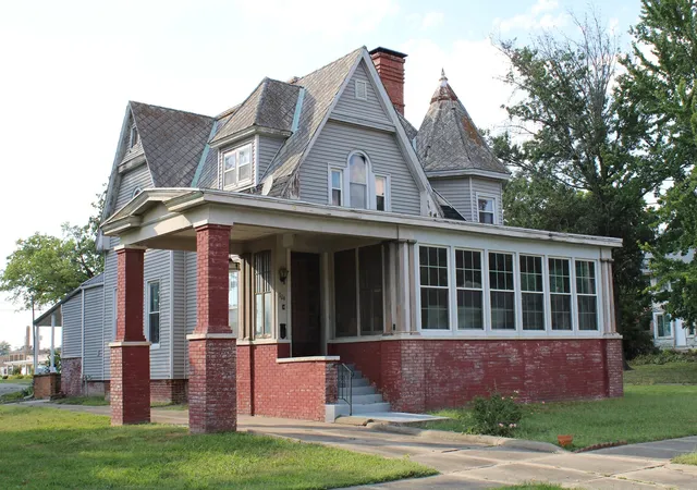Photo 1 of Sale Pending at 304 S Maple St, Centralia, IL 62801 | MLS# 12751975 | Listing updated on 2026-09-28