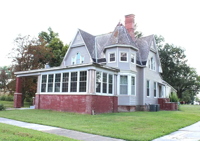 Photo 2 of Sale Pending at 304 S Maple St, Centralia, IL 62801 | MLS# 12751975 | Listing updated on 2026-09-28