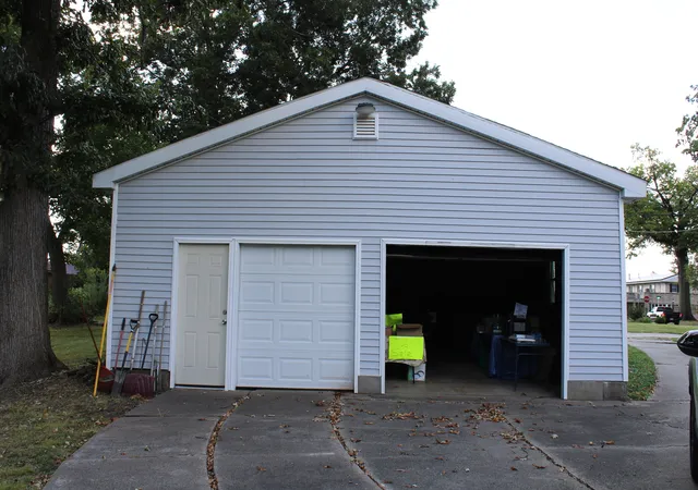 Photo 3 of Sale Pending at 304 S Maple St, Centralia, IL 62801 | MLS# 12751975 | Listing updated on 2026-09-28