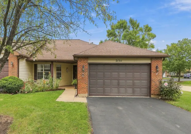 Listing Photo 3 - Condo for sale in building located at 21311 Silktree Cir, Plainfield, IL 60544 - Unit #0
