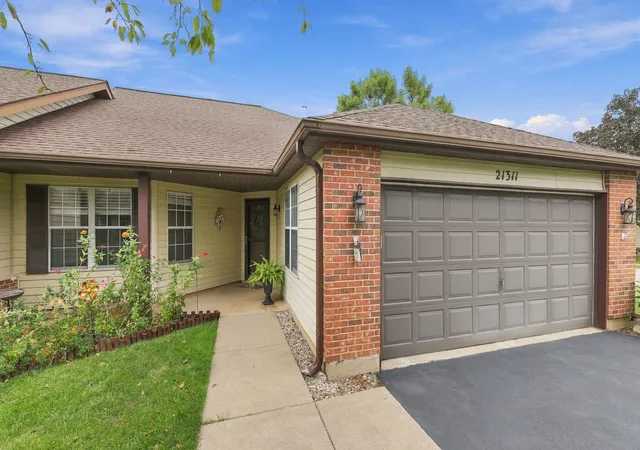 Listing Photo 4 - Condo for sale in building located at 21311 Silktree Cir, Plainfield, IL 60544 - Unit #0