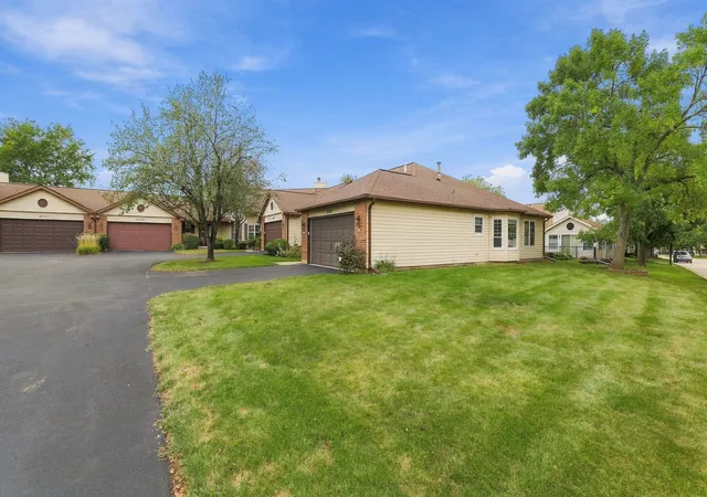 Listing Photo 5 - Condo for sale in building located at 21311 Silktree Cir, Plainfield, IL 60544 - Unit #0