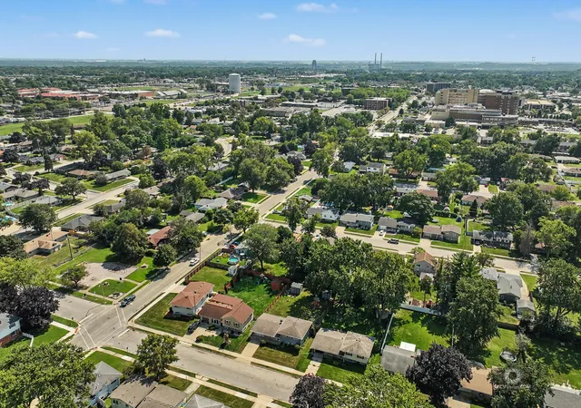 Photo 3 of Single family home for sale at 2204 Douglas St, Joliet, IL 60435 | MLS# 12751977 | Listing updated on 2026-09-17