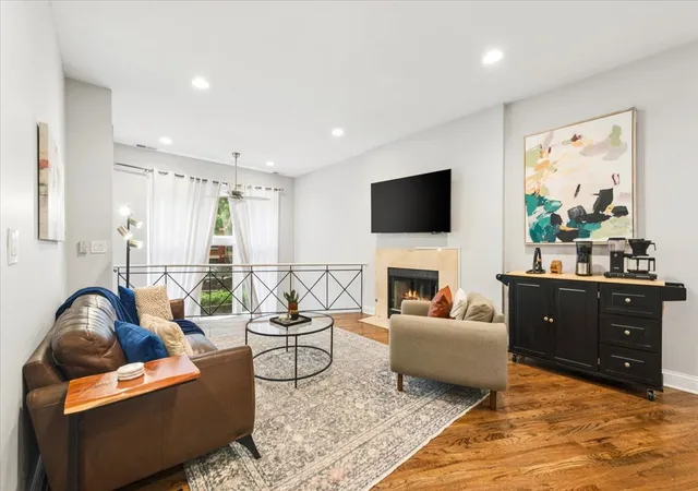 Photo 3 of Sale Pending at 1021 N Winchester Ave #1, Chicago, IL 60622 | MLS# 12752000 | Listing updated on 2026-10-03
