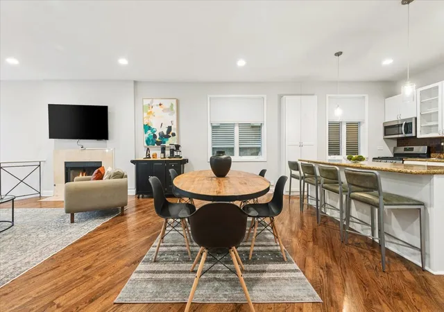 Photo 3 of Sale Pending at 1021 N Winchester Ave #1, Chicago, IL 60622 | MLS# 12752000 | Listing updated on 2026-10-03