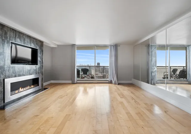 Photo 3 of Condo for sale at 6007 N Sheridan Rd #38G, Chicago, IL 60660 | MLS# 12752004 | Listing updated on 2026-09-16