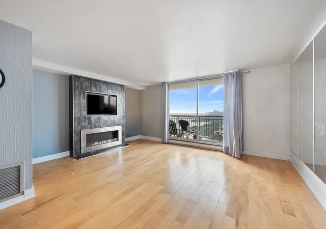 Photo 4 of Condo for sale at 6007 N Sheridan Rd #38G, Chicago, IL 60660 | MLS# 12752004 | Listing updated on 2026-09-16