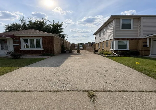 Photo 6 of Single family home for sale at 4418 Madison Ave, Brookfield, IL 60513 | MLS# 12752015 | Listing updated on 2026-10-06