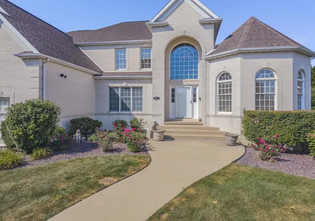 Photo 3 of Single family home for sale at 21 Lavender Ln, Bloomington, IL 61704 | MLS# 12752020 | Listing updated on 2026-09-14