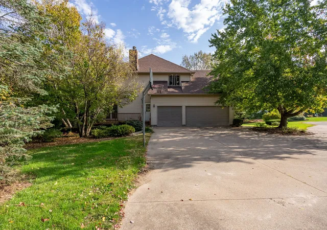 Photo 3 of Single family home for sale at 1205 Lakeview Dr, Port Byron, IL 61275 | MLS# 12752029 | Listing updated on 2026-10-21