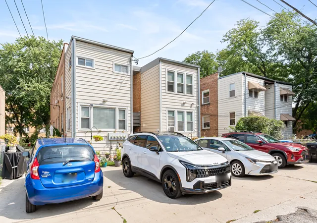 Listing Photo 2 - Condo for sale in building located at 5342 N California Ave, Chicago, IL 60625 - Unit #2N