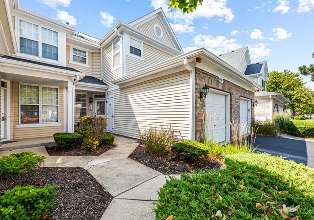 Photo 2 of Townhouse for sale at 991 Sheridan Cir, Naperville, IL 60563 | MLS# 12752037 | Listing updated on 2026-09-15