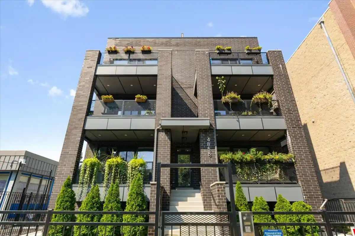 Listing Photo 1 - Condo for sale in 4858 N Kenmore Ave located at 4858 N Kenmore Ave, Chicago, IL 60640 - Unit #3N